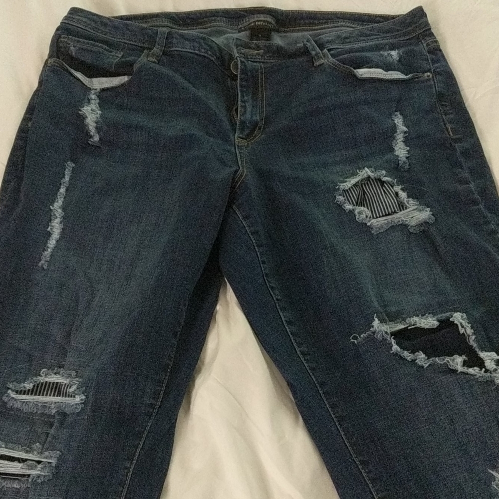 Super stretch fashionably damaged skinny jeans